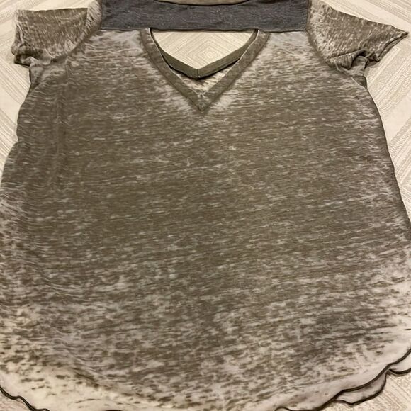 Chaser Women’s Grey/Army Green V Neck Open Back T-Shirt - Picture 7 of 7